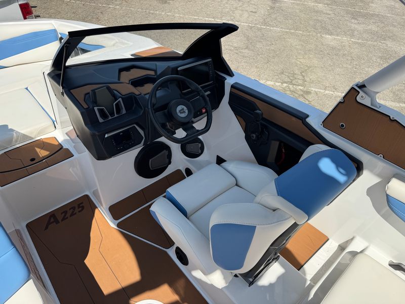 Boat Image 10