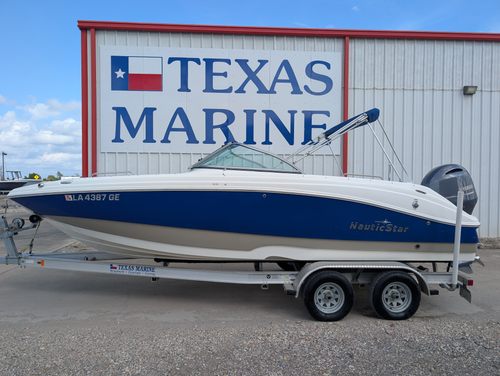 2015 Nauticstar 223 DC