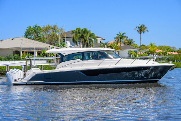 2025 Tiara Yachts 48 Le