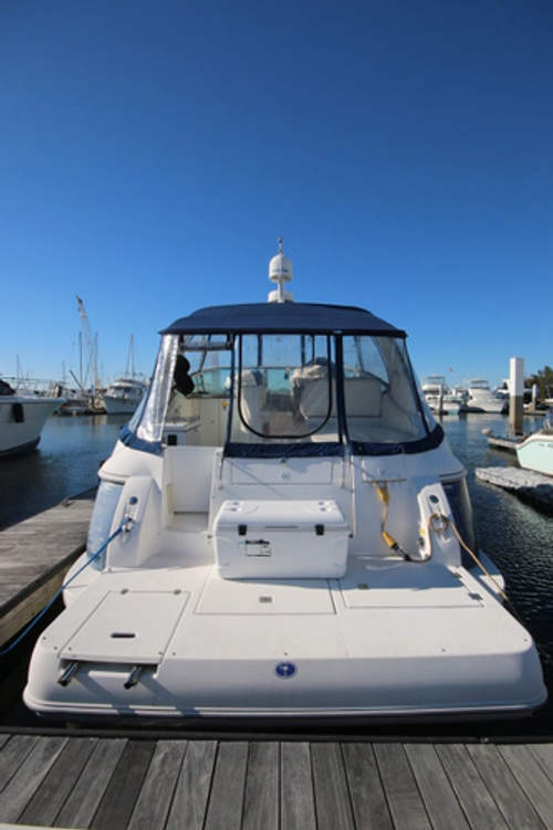 2004 Cruisers Yachts 370