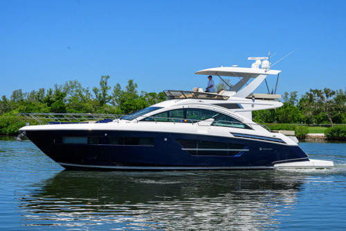 2018 Cruisers Yachts 60 Fly
