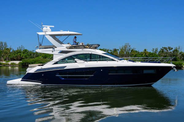 2018 Cruisers Yachts 60 Fly
