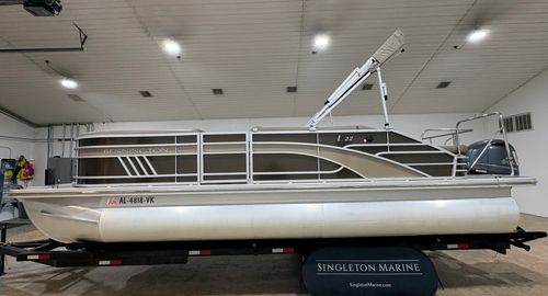 2021 Bennington 22 LSB