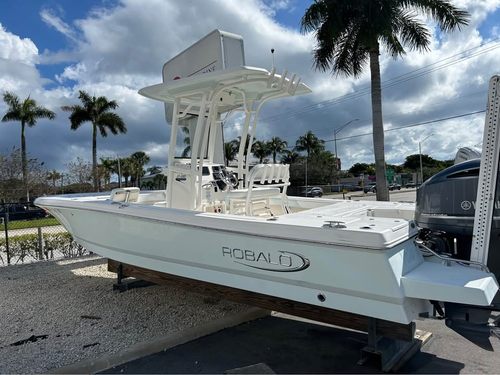 2019 Robalo 246 Cayman