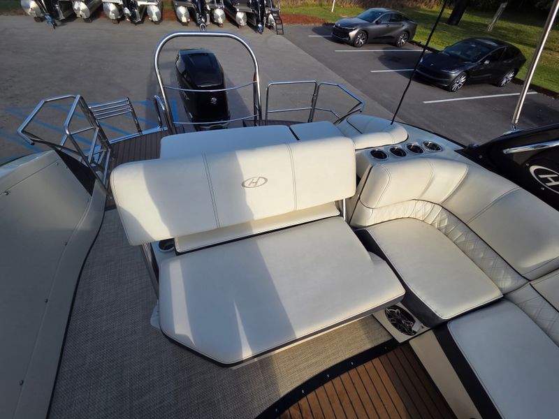 Boat Image 9