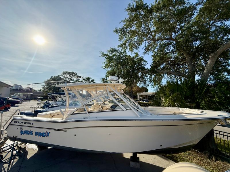 2017 Grady-White Freedom 307