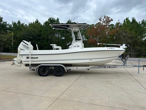 2004 Triton 2200