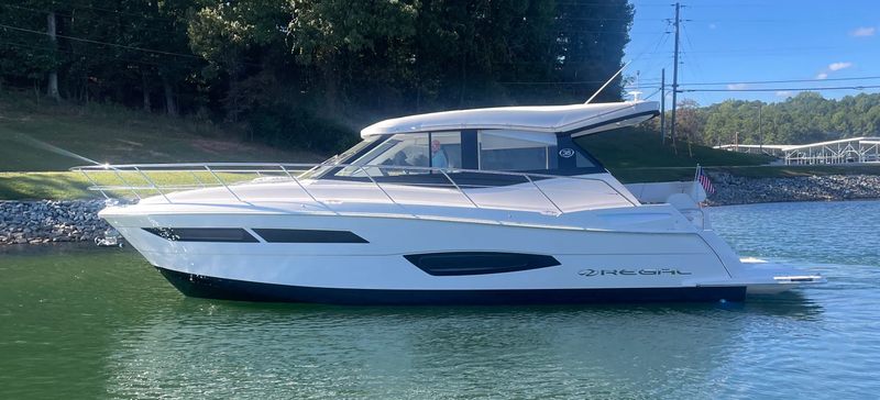 2025 Regal 38 Grande Coupe